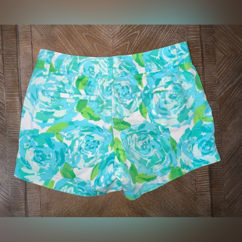 Lilly Pulitzer “Callahan Shorts” Blue & Green floral Print. Size 0